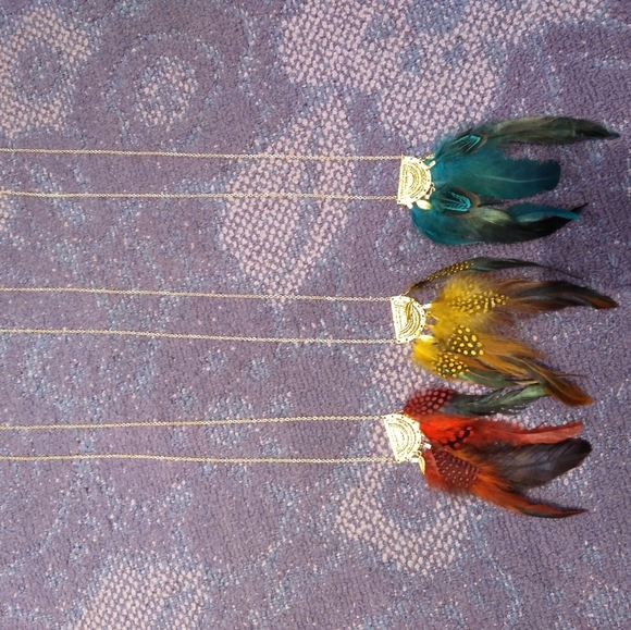 NWT Claire's Boho Hippie Feather Necklace, GOLD/YELLOW one, Hippie Bohemian - Picture 2 of 3